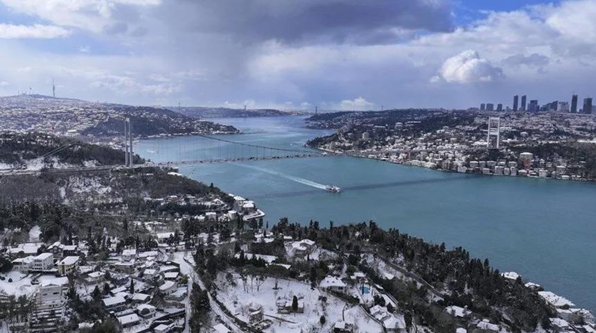 Beyaza bürünen İstanbul'da durum tam tersine dönüyor! Meteoroloji tarih verdi... Kar ve soğuk hava İstanbul'u terk ediyor