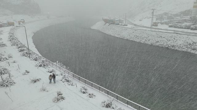 Karadeniz'de kar nedeniyle 1180 yerleşim yerinin yolu ulaşıma kapandı