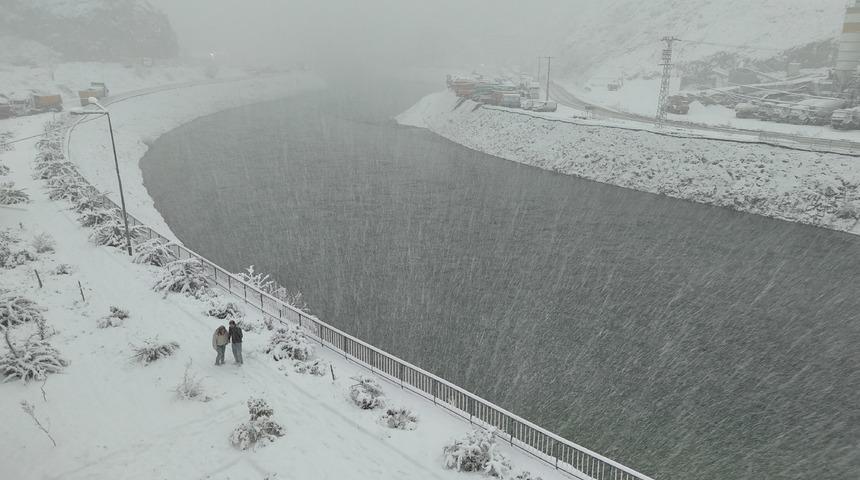 Karadeniz'de kar nedeniyle 1180 yerleşim yerinin yolu ulaşıma kapandı