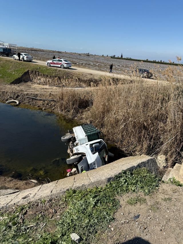 Mersin de sulama kanalına devrilen kamyonetteki 1 kişi öldü, 2 kişi yaralandı 1