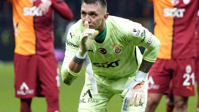 Galatasaray'ın efsane kalecisi Claudio Taffarel'den tecrübeli eldiven Fernando Muslera'ya  Galatasaray-Fenerbahçe derbisi öncesi destek