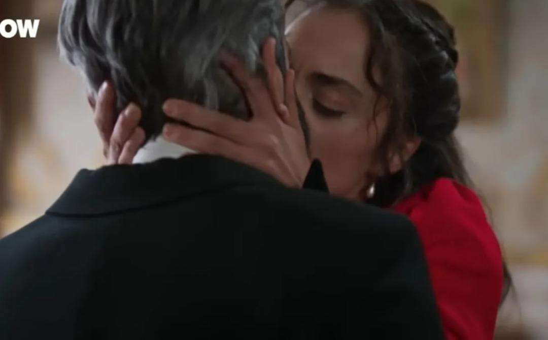  Şakir Paşa Ailesi nde Aniesi yi canlandırıyor! Denise Capezza iddialı pozlarıyla dikkat çekti 3