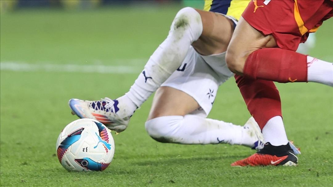 Galatasaray-Fenerbahçe maçı biletleri karaborsaya düştü! Fiyat dudak uçuklattı, yabancılardan yoğun ilgi var 1