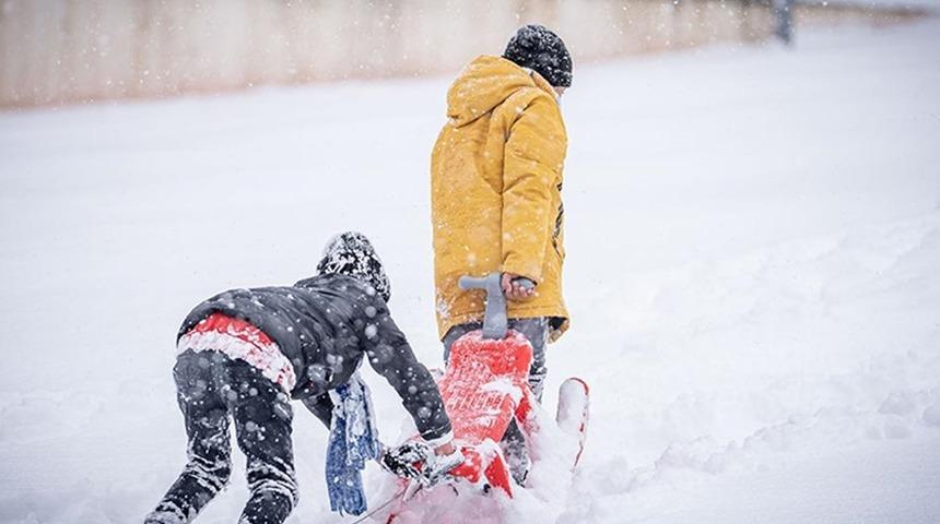 Eğitime kar engeli! Peş peşe tatil haberleri geldi; İşte 25 Şubat Salı günü okulların tatil edildiği iller