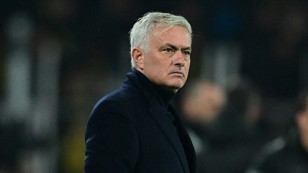 SON DAKİKA: Galatasaray-Fenerbahçe derbisinde sürpriz karar! Okan Buruk ve Jose Mourinho kararını verdi... İlk 11 ler belli oldu 3