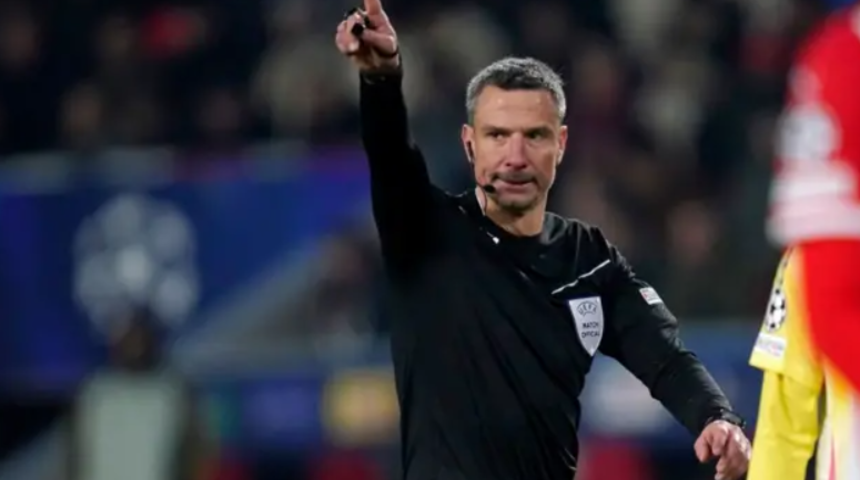 Slavko Vincic düdüğü çaldı, Süper Lig tarihinde tam 55 yıl sonra bir ilk Galatasaray-Fenerbahçe derbisinde yaşandı! 