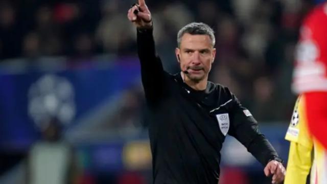 Slavko Vincic düdüğü çaldı, Süper Lig tarihinde tam 55 yıl sonra bir ilk Galatasaray-Fenerbahçe derbisinde yaşandı! 