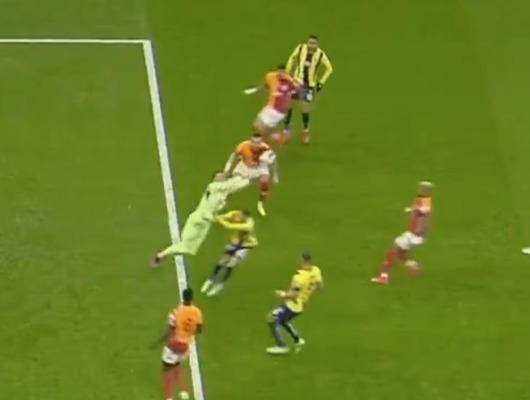 Derbide gol geldi, hakem 'iptal' dedi! İşte o pozisyon...