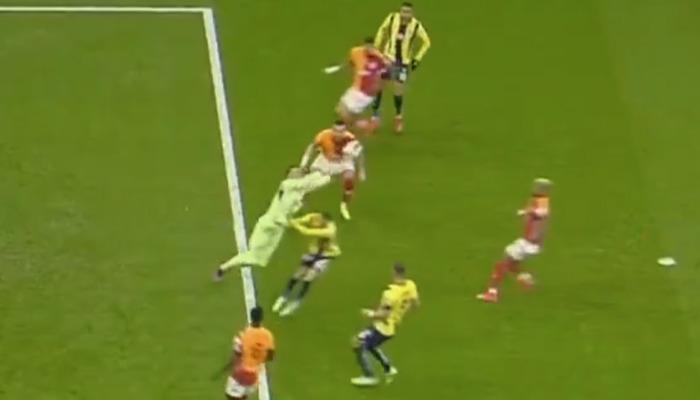 Derbide gol geldi, hakem 'iptal' dedi! İşte o pozisyon...