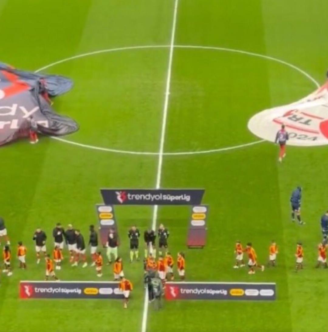 Galatasaray-Fenerbahçe derbisi öncesi görülmemiş hareket! İki takımın oyuncuları birbirlerine başarılar dilemedi 1