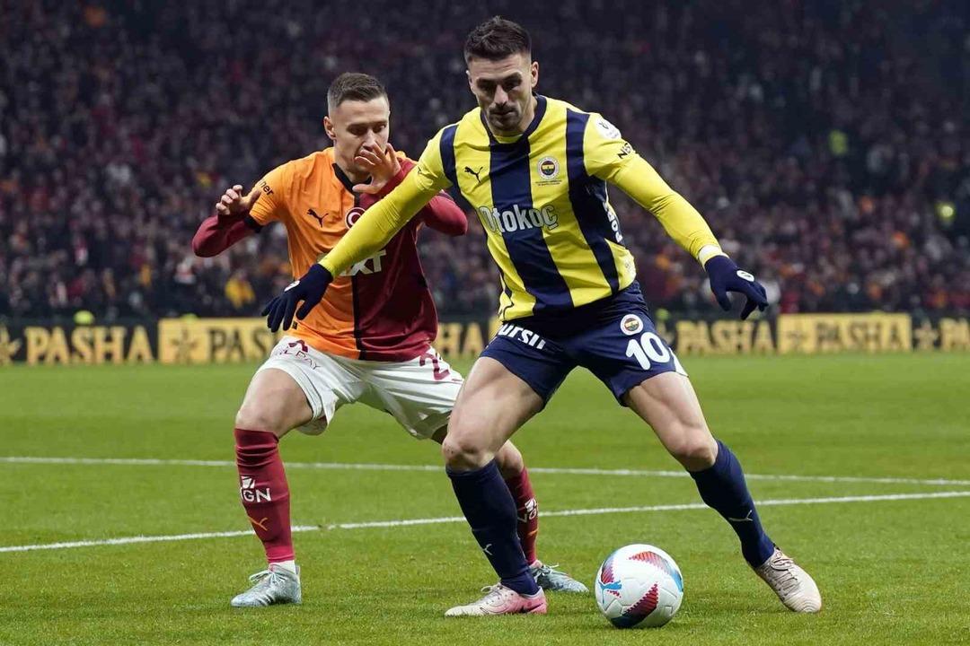 Galatasaray-Fenerbahçe derbisinde ilk yarı tamamlandı! Dikkat çeken istatistik 1