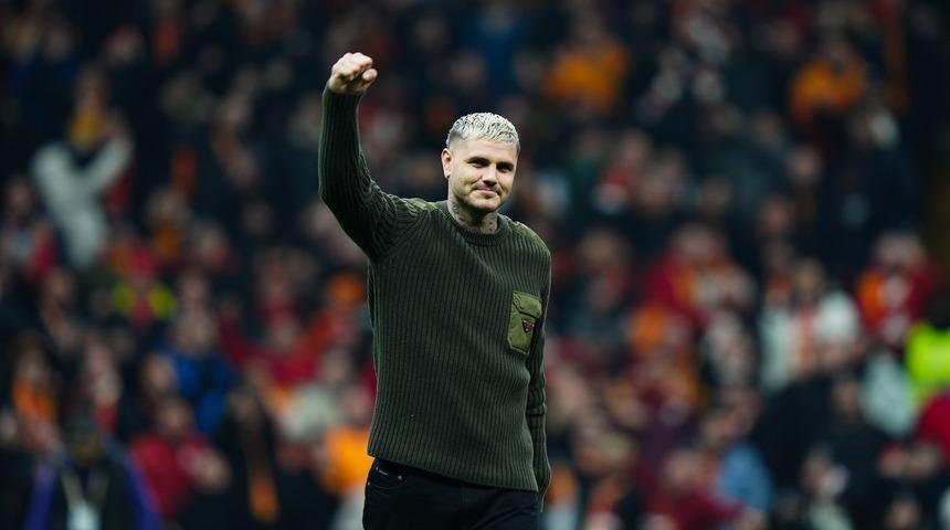 İki sevgili kavuştu! Icardi taraftarı selamladı... Çok özel anlar yaşandı