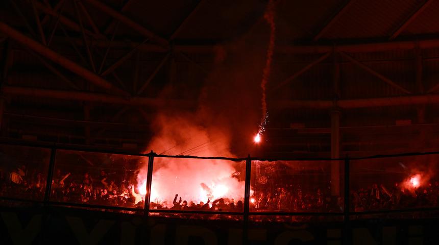 Vali Gül'den Galatasaray-Fenerbahçe derbisi sonrası açıklama! Meşale atan ve taşkınlık yapan 71 kişi hakkında işlem yapıldı