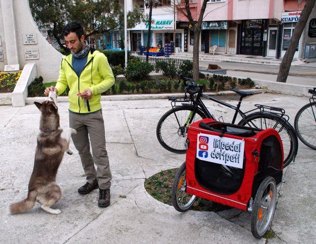 Hayvan sevgisine dikkat çekmek için pedal çeviriyorlar