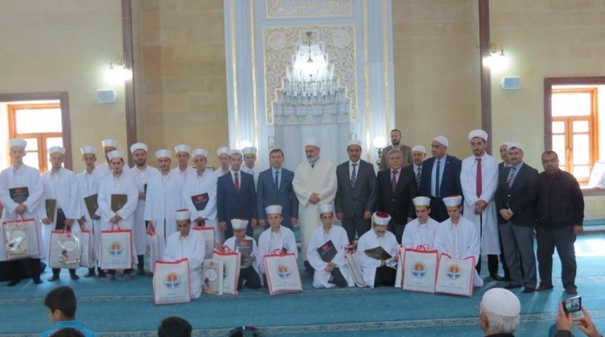 &Ccedil;ukurova M&uuml;ft&uuml;l&uuml;ğ&uuml; 19 hafızı daha mezun etti