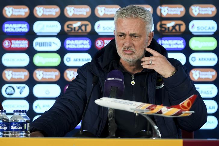 Derbi sonrası ırkçılık polemiği | Mourinho'nun sözleri olay oldu, Osimhen paylaştı... Galatasaray ve Acun Ilıcalı'dan peş peşe açıklama G4