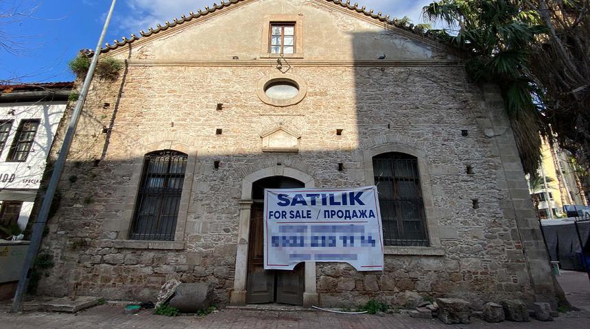 Antalya'nın tarihi bölgesinde asırlardır kendini koruyan bir hamam! Şimdi dudak uçuklatan fiyata satışa konuldu
