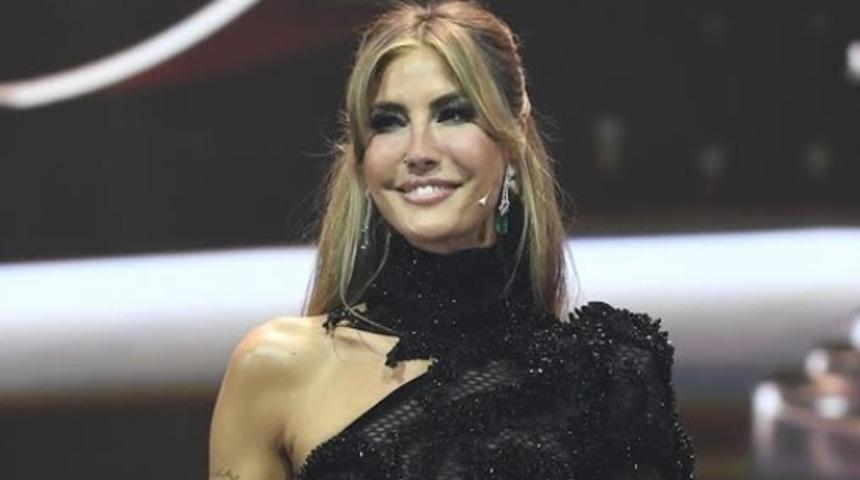 '15 yaş küçük isimle aşk yaşıyor' denmişti! Çağla Şıkel'in sır gibi sakladığı sevgilisi bakın kim çıktı