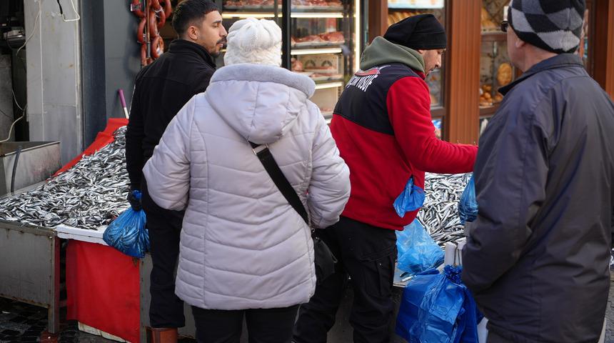 Fiyatı yüzde 60 düştü... Tam 3 ton birden satıldı! Fiyatı duyan resmen tezgahlara akın etti