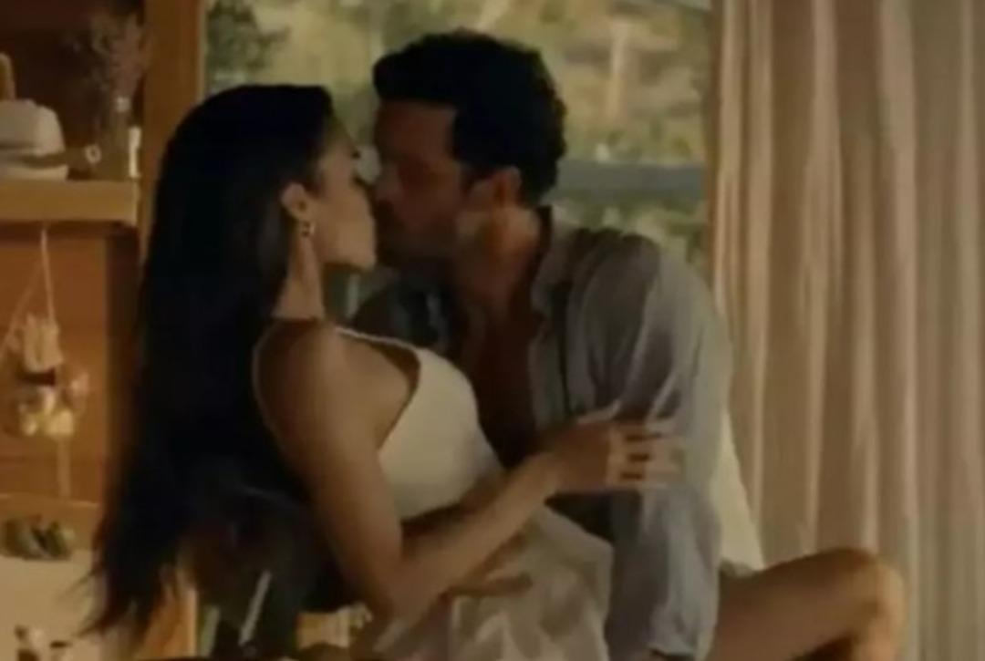 Rüzgara Bırak filmindeki ateşli sahneleri gündemdeydi! Barış Arduç üstsüz karesiyle sosyal medyayı salladı 3