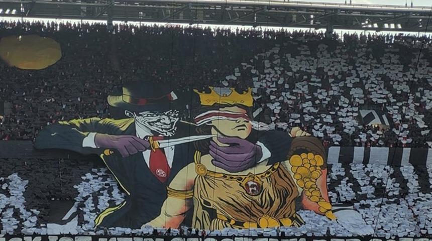 Köln taraftarının bıçaklı koreografisine tepkiler gittikçe artıyor! Politikacılar sert konuştular...