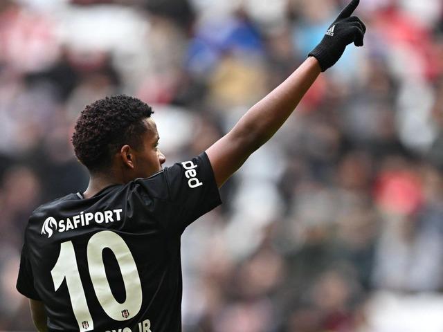 Kenny Arroyo'dan harika başlangıç! Siftahı yaptı... 10'un hakkını verdi