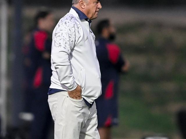 Fatih Terim yerinde duramadı! 