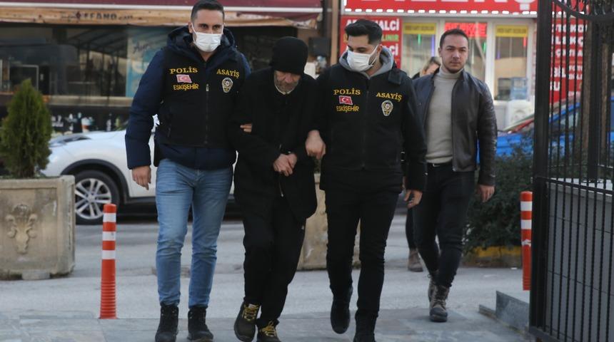 Eskişehir'de 12 yıldır kardeşinin kimliğini kullanan firari hükümlü yakalandı