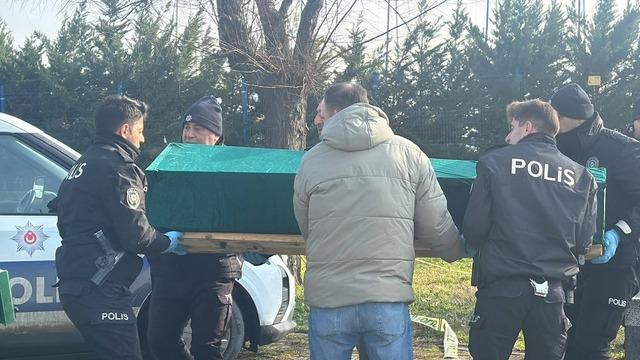 Büyükçekmece'de parkta alkol alarak uyuyan kişi donarak öldü