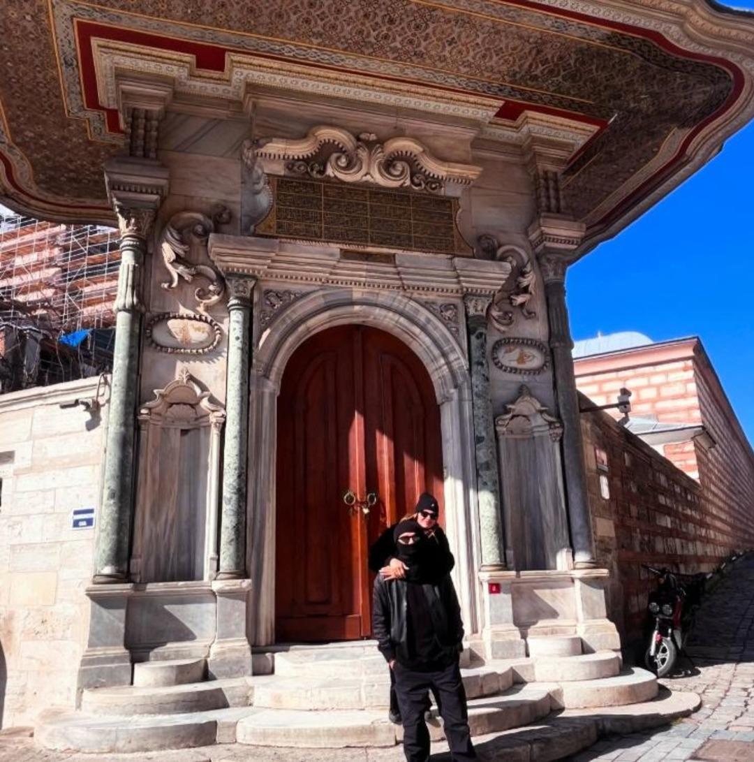 Mauro Icardi yeni sevgilisiyle İstanbul da el ele gezdi! Kendisini kamufle etmek için kullandığı yöntem dikkat çekti 1