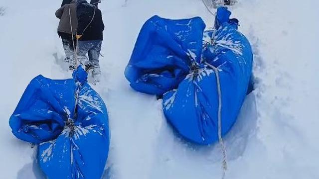 Yer: Artvin! Sosyal medya ayağa kalktı: Cansız bedeni brandaya sarıldı, iple çekilerek götürüldü