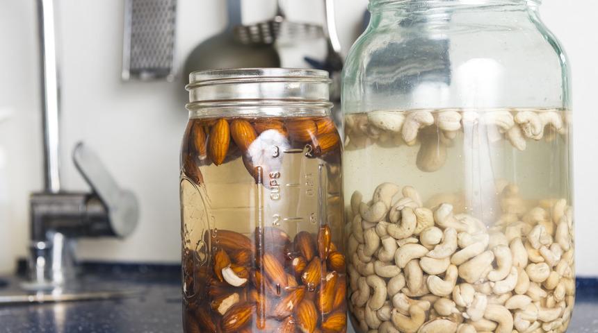 Kuru yemişleri suda bekletmek ne işe yarar? Kuru yemişleri suda bekletmenin faydaları nelerdir?