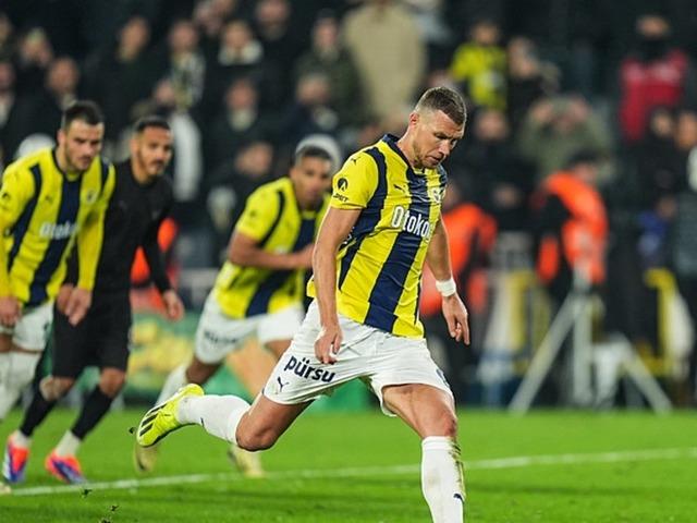 Fenerbahçe iç transferde atağa kalktı! O isim hakkında karar verildi... Gidecek mi kalacak mı?