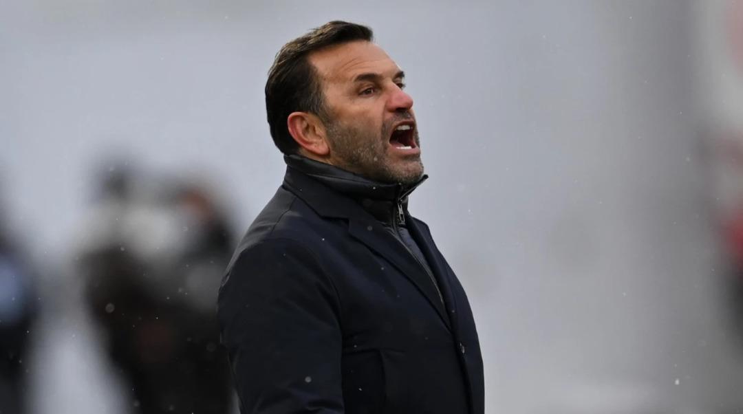 Okan Buruk a "Pensilvanya’da geberen "sümüklü çakma hocasını" birbirine karıştırıyor!" demişti... Yeni Şafak yazarı Tamer Korkmaz ın görevine son verildi! 1