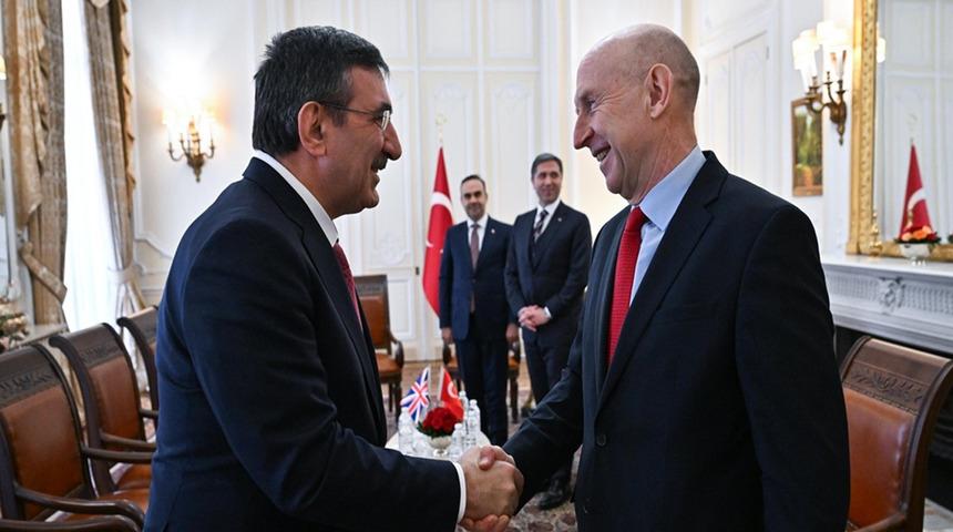 Cumhurbaşkanı Yardımcısı Cevdet Yılmaz, John Healey ile bir araya geldi