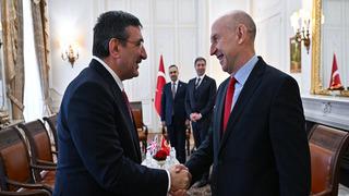 Cumhurbaşkanı Yardımcısı Cevdet Yılmaz, John Healey ile bir araya geldi