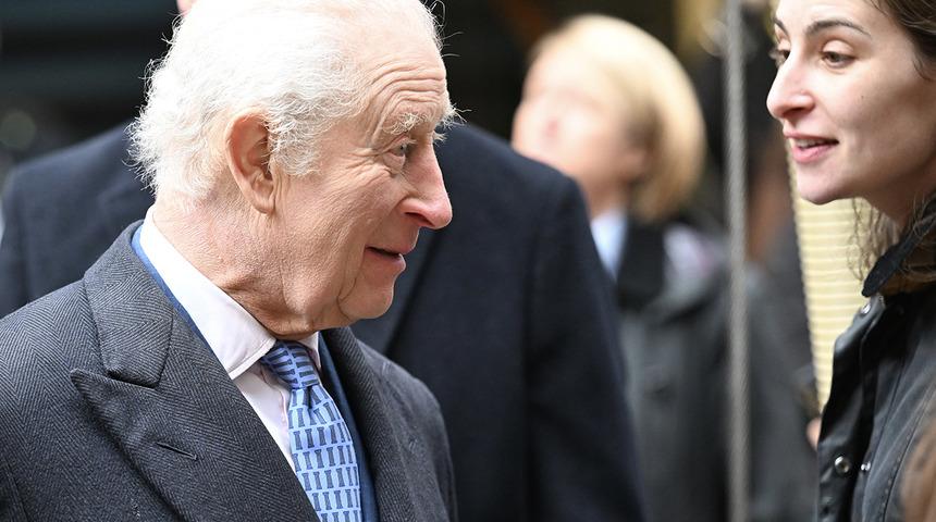 Kral Charles Ramazan öncesi hurma paketledi