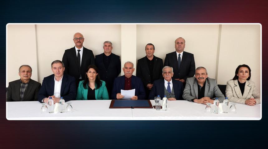 Son dakika | İmralı'dan Abdullah Öcalan'ın fotoğrafı paylaşıldı! İşte DEM heyetinin de yer aldığı o kare