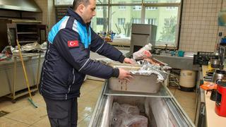 Esenyurt'ta halk sağlığını tehdit eden restoran mühürlendi