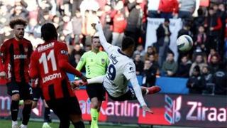 En Nesyri kupada da bildiğiniz gibi! Kariyer golünü attı, spiker bile şaştı: En Nesyri hava yolları! 