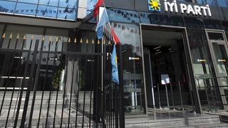 Teröristbaşı Öcalan'ın çağrısı okunurken, İYİ Parti'den dikkat çeken 'şehit' pankartı: Unutmayacağız, unutturmayacağız