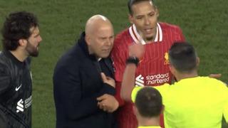 İngiltere'de şaşırtan ceza! Hakemin elini sıktığı için şampiyonluk yolunda men edildi!