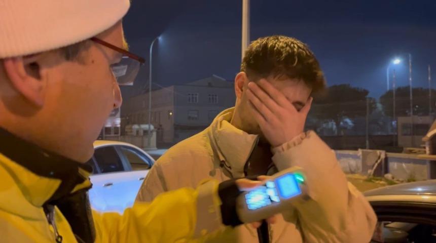 Alkolmetreyi üflememek için ağlama taklidi bile yaptı: "Mahvolurum ben, işim bu benim. Üflemeyeyim ne olur"