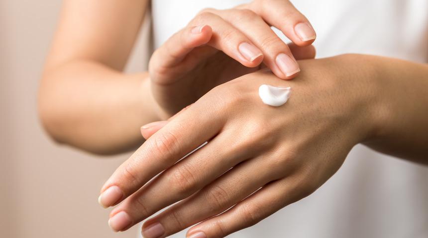 Cilde krem sürmek orucu bozar mı? Oruçluyken krem kullanmak oruca etki eder mi?