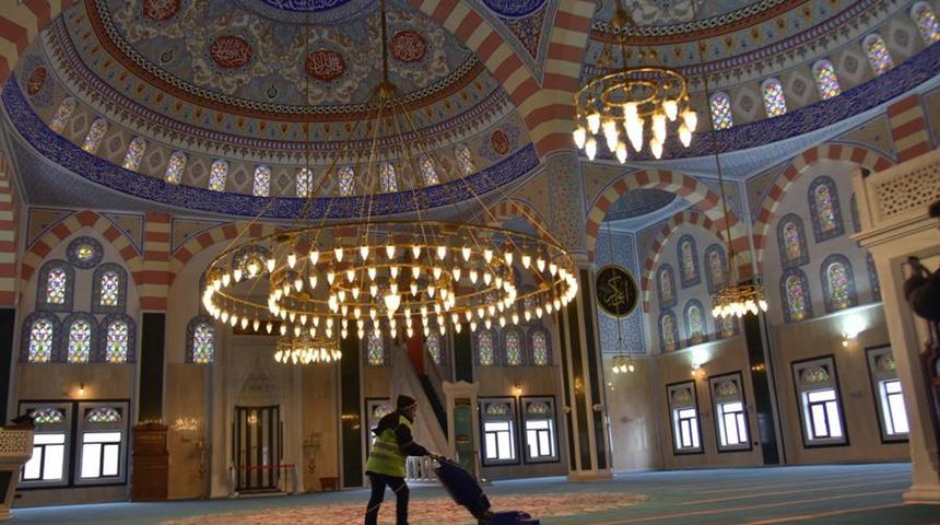 Camilerde Ramazan temizliği yapıldı