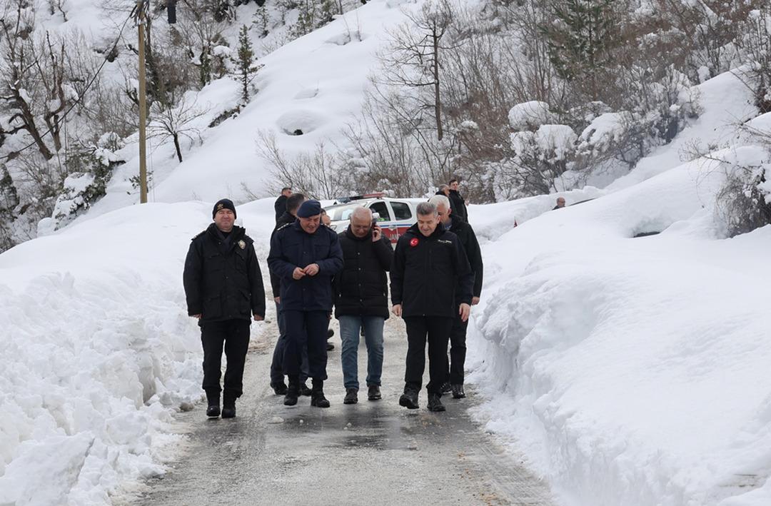 Artvin'de 28 yıl sonra bir ilk! B&ouml;yle bir kar kalınlığı g&ouml;r&uuml;lmedi...