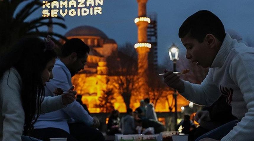 Oruç ile ilgili kafa karıştıran tüm detaylar burada! 10 soruda merak edilenler: İğne yaptırmak, kusmak, kan vermek orucu bozar mı?