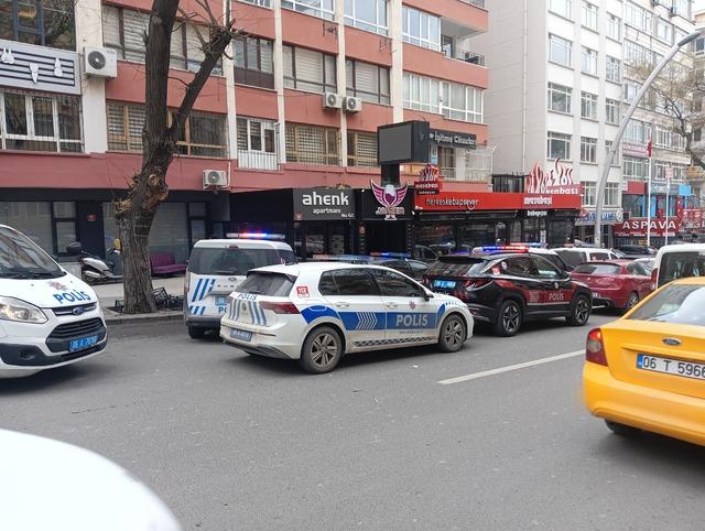 Arkadaşını bıçakladı, aşağı atladı! Ağır yaralandı