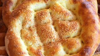 İftar sofralarının sıcak misafiri: Evde Ramazan pidesi yapmanın püf noktaları nelerdir? 