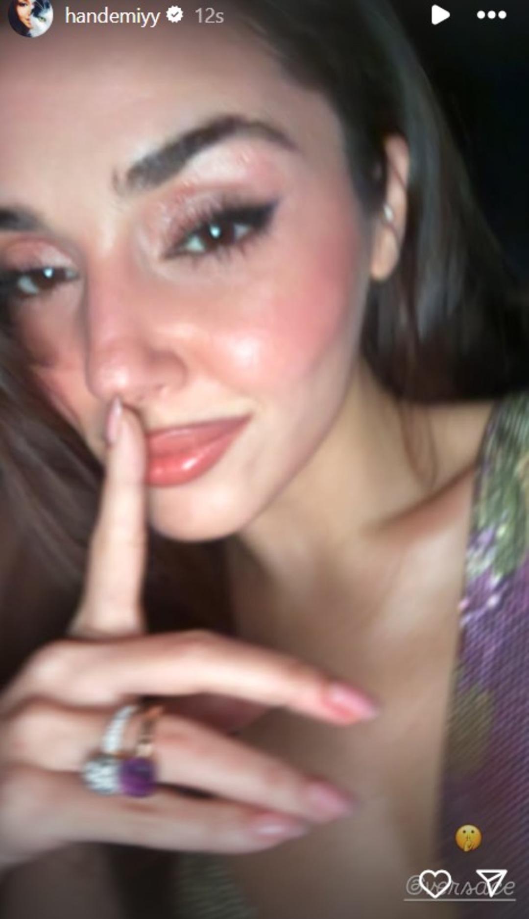 Hande Erçel şimdi de Milano yu salladı! Saçı, makyajı ve elbisesi tam not aldı! Bir bakan bir daha baktı 1